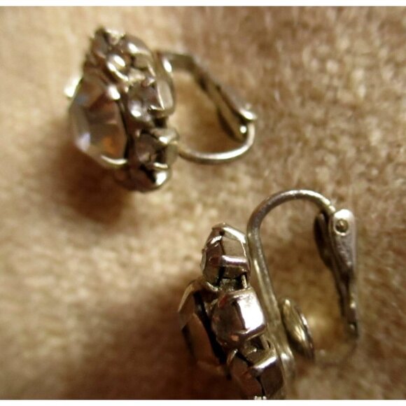 Estate Vintage Silver-Tone Rhinestone Clip-On Earrings Sparkling Floral Design - Picture 4 of 4